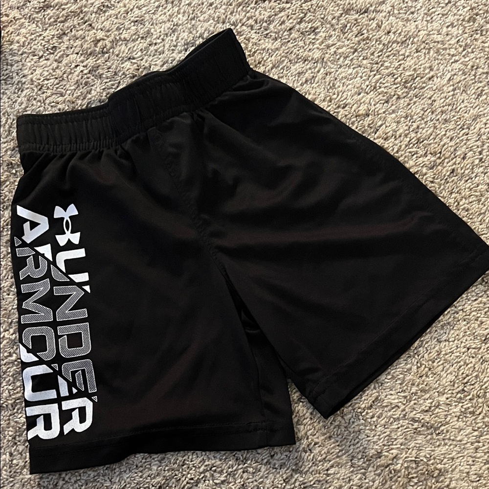 4 Pairs of 4T kids athletic shorts - Picture 5 of 9